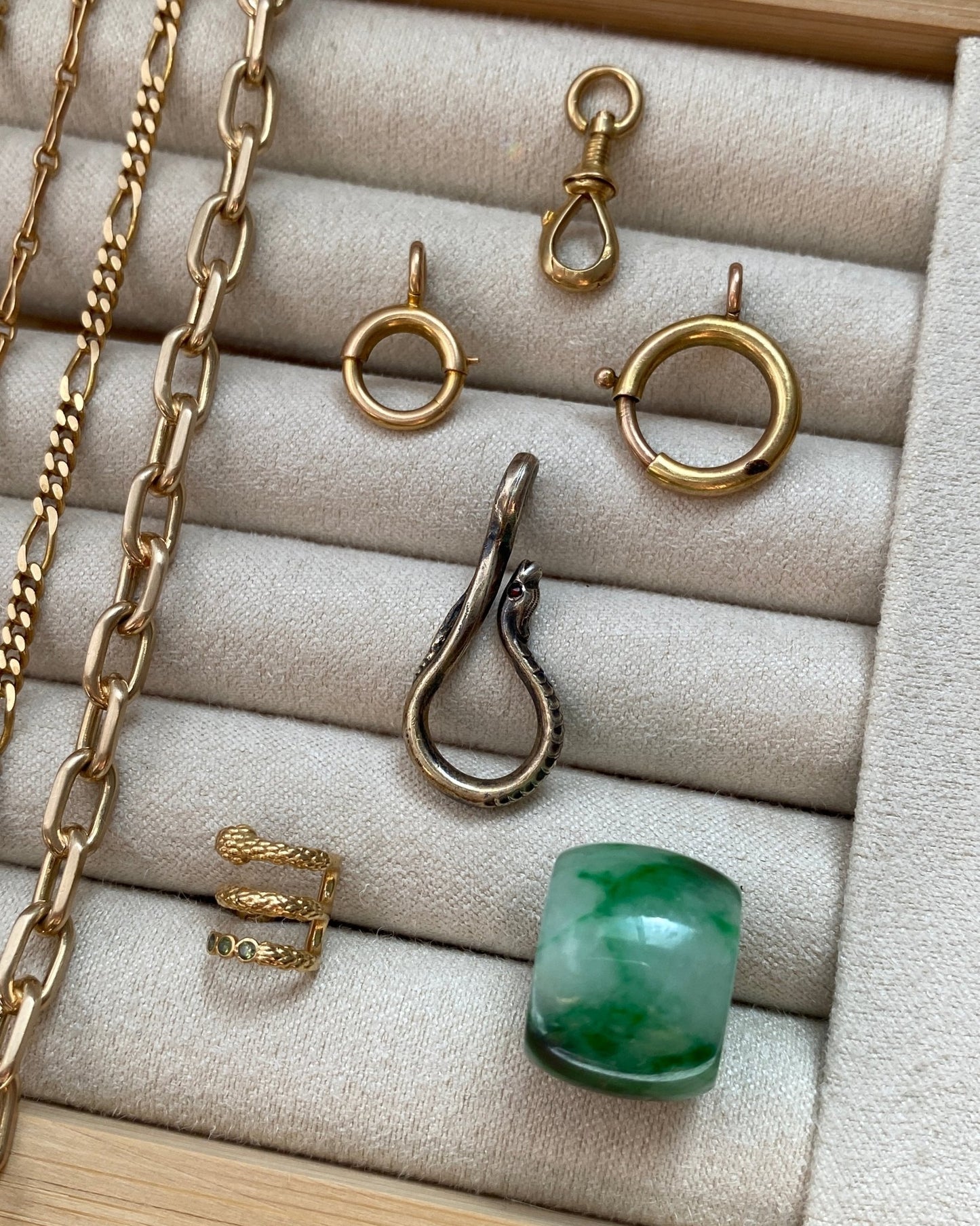 Selection of 18k and 22k solid gold personal collection items - Golden Green Obsession