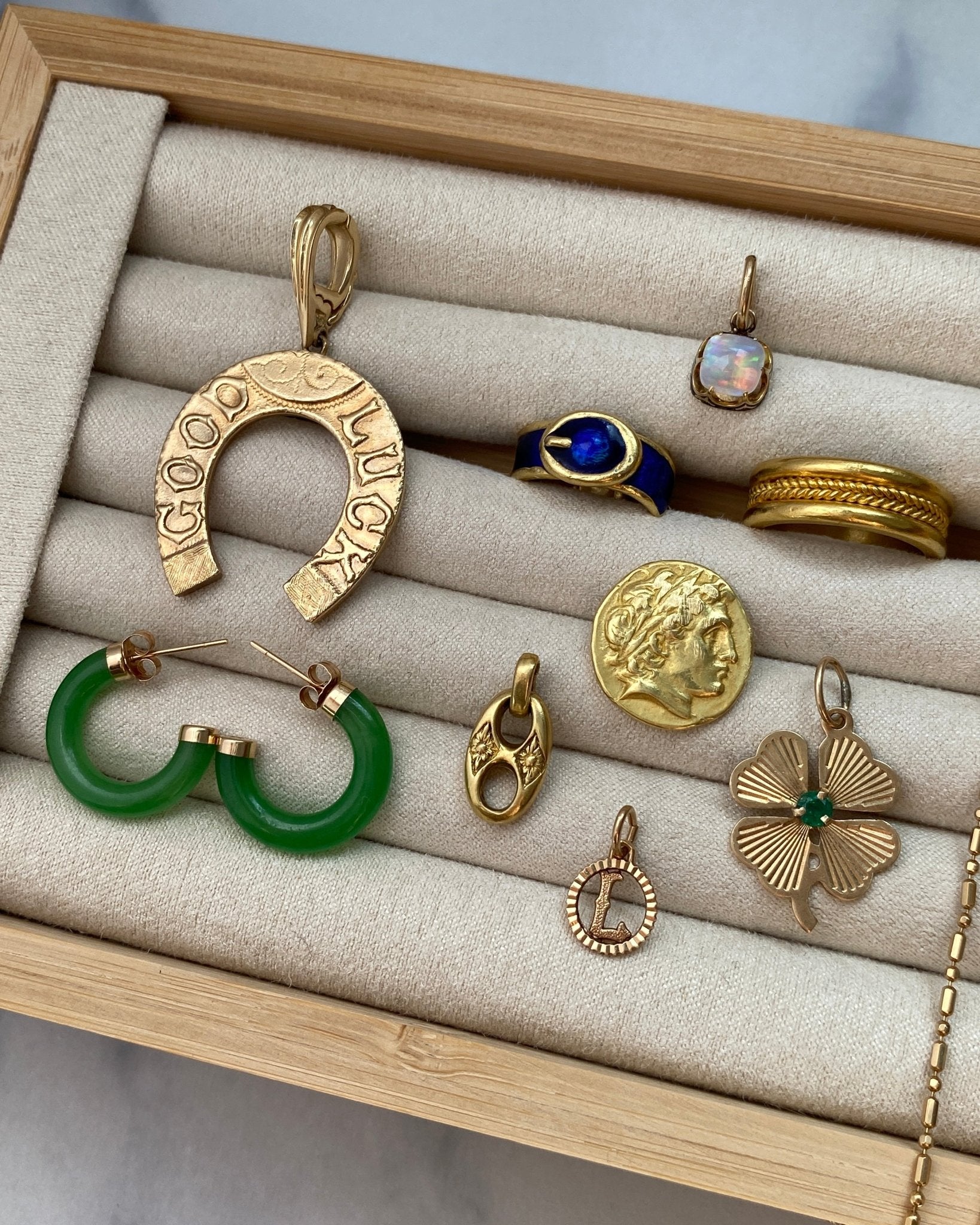 Selection of 18k and 22k solid gold personal collection items - Golden Green Obsession