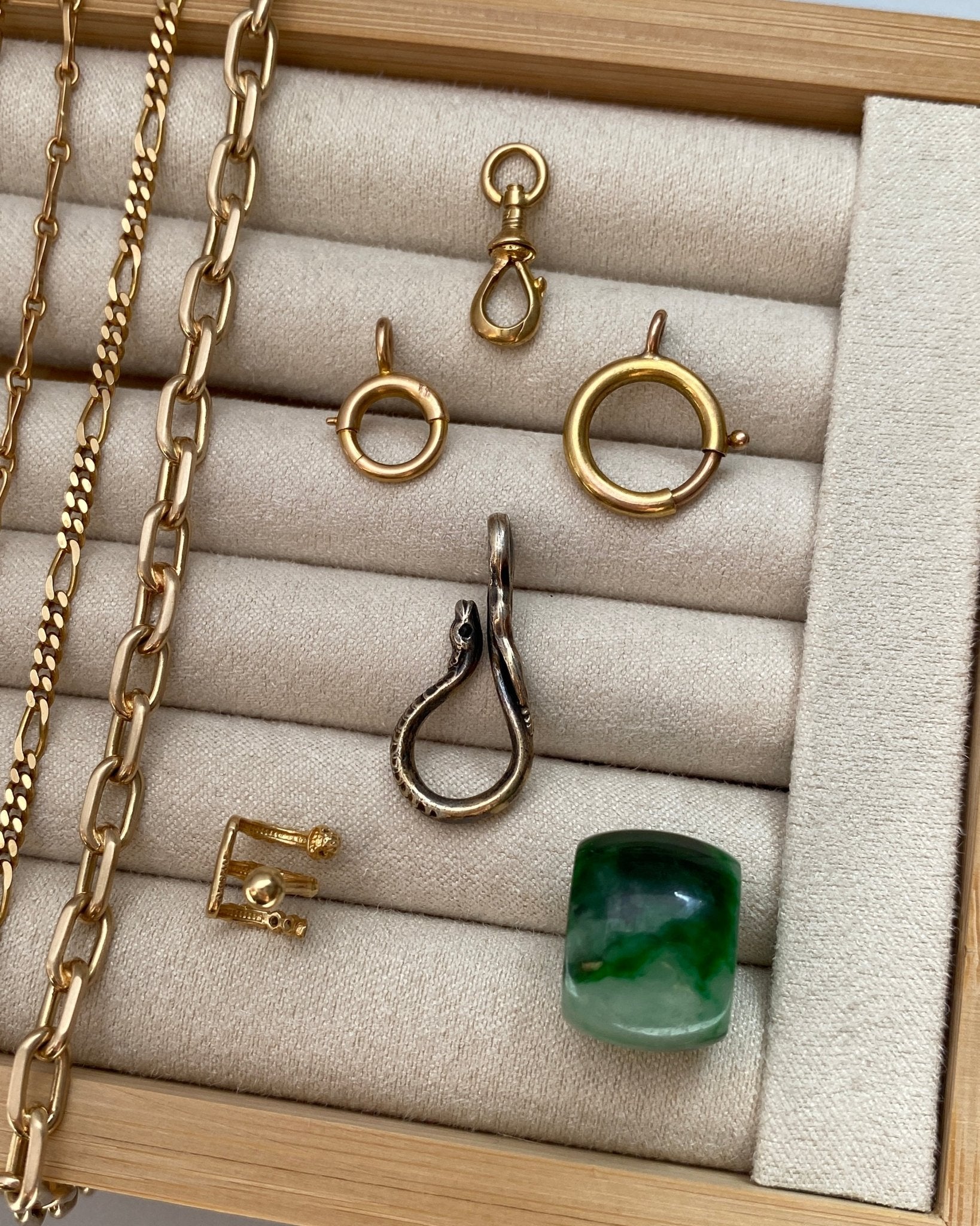 Selection of 18k and 22k solid gold personal collection items - Golden Green Obsession