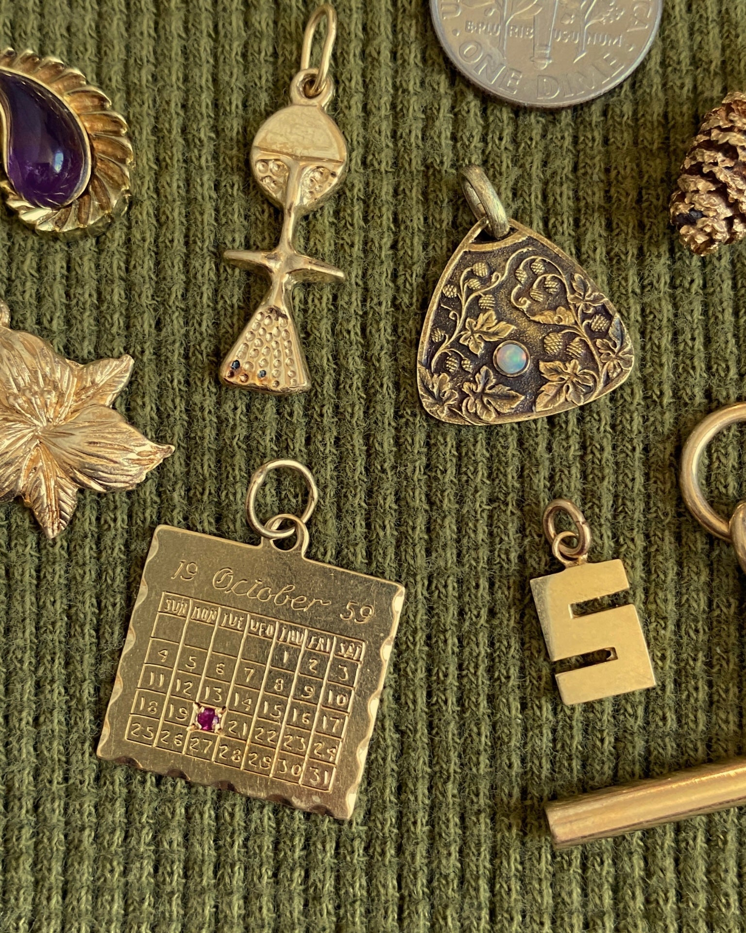 Solid gold 9k, 10k, 14k, and 18k charms & pendants - Golden Green Obsession