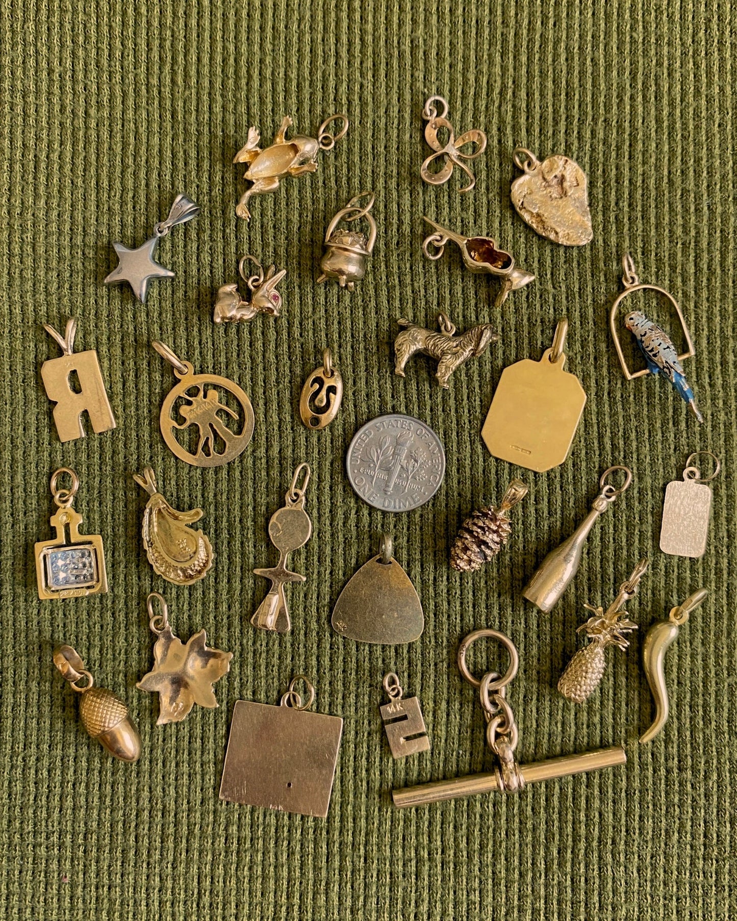 Solid gold 9k, 10k, 14k, and 18k charms & pendants - Golden Green Obsession