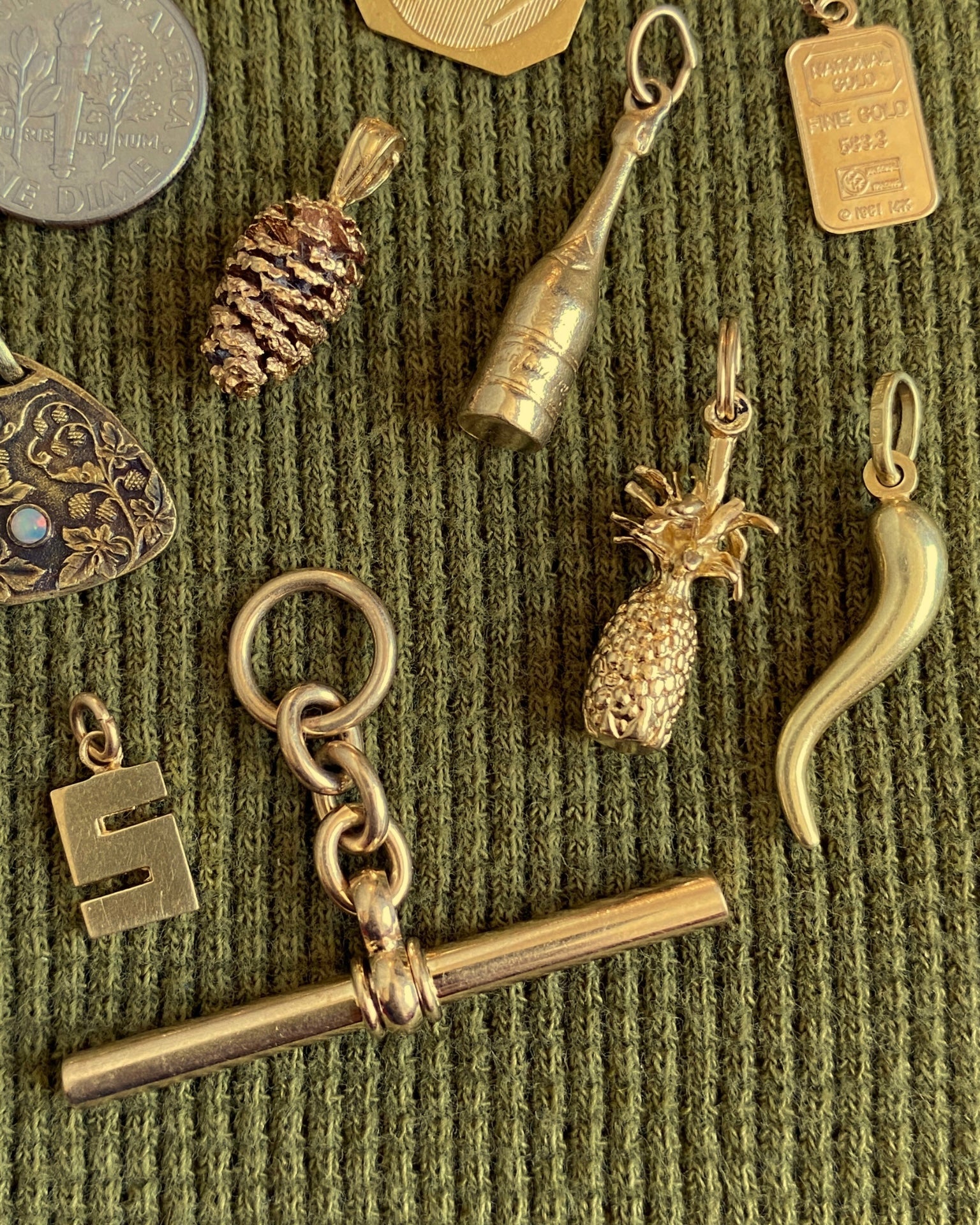 Solid gold 9k, 10k, 14k, and 18k charms & pendants - Golden Green Obsession